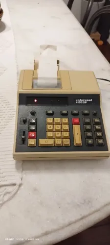 Calculadora de mesa Underwood