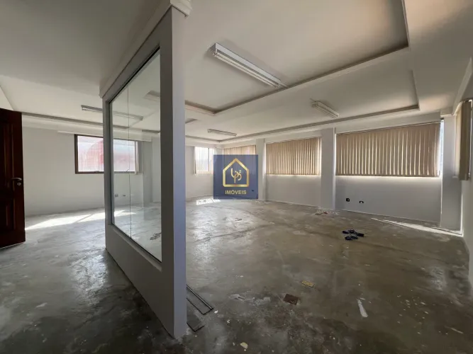Sala Comercial p/ aluguel. São 65 m² privativos por R$ 3.500 no bairro Centro Cívico em Cu