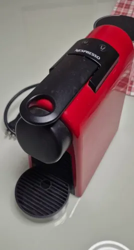 Cafeteira Nespresso Essenza Mini + Aeroccino Espumador de Leite