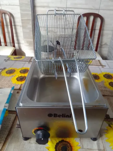 Fritadeira agas capacidade pra 5 litro de ó leo preço 250 Real