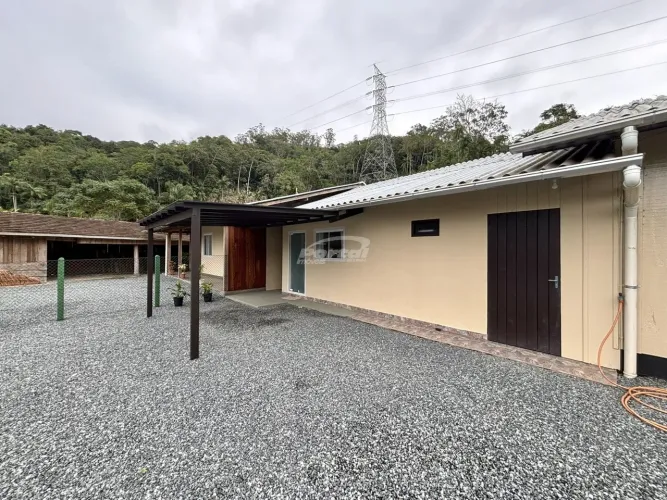 Casa para locação no bairro Itoupava Central! Imóvel com aproximadamente 70m² de área cons