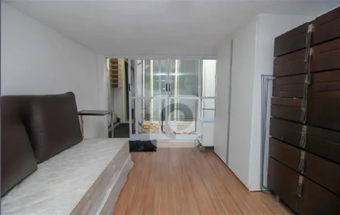 Vendo Prédio em Santa Teresa com três Apartamentos e uma Loja no Térreo