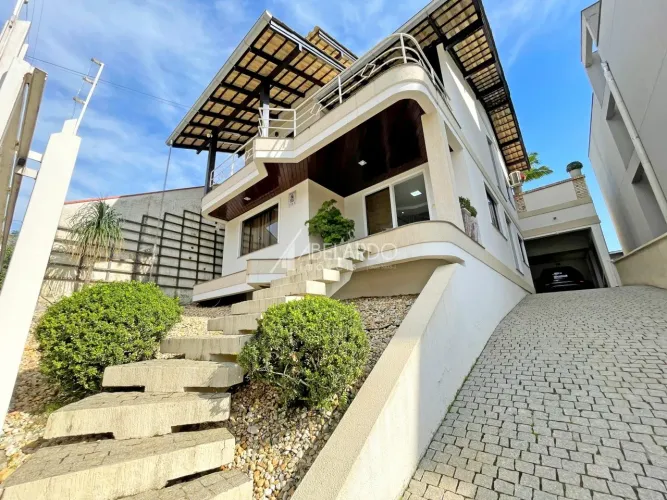 Casa de alto padrão totalmente MOBILIADA a venda no bairro Itoupava Seca - Blumenau