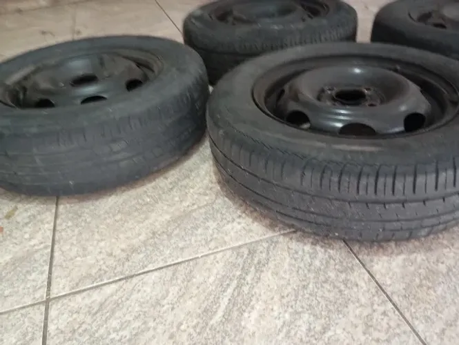 Vendo rodas e pneus Aro 13