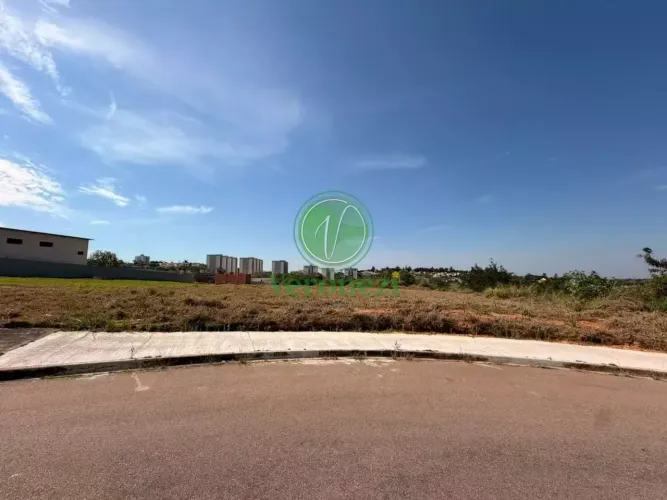 Terreno à venda no Residencial São Francisco em Porto Feliz