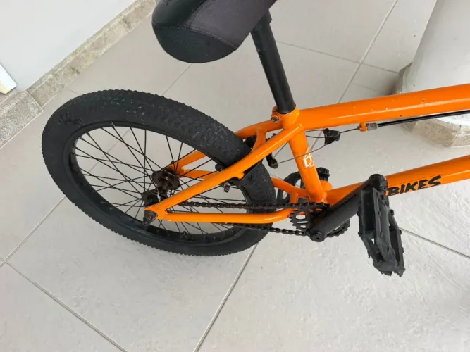 Vendo uma Bicicleta BMX - modelo DRB BIKES HIGHWAY- COR LARANJA