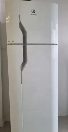 Geladeira Eletrolux 260L
