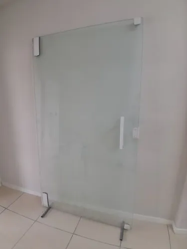 DOAÇÃO - PORTA E PAINEL DE VIDRO