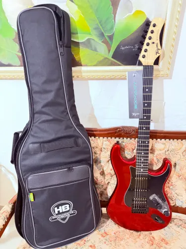 Guitarra Stratocaster Tagima Sixmart com efeitos