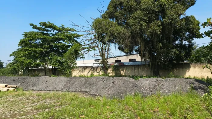 Área/estacionamento/patio/garagem
