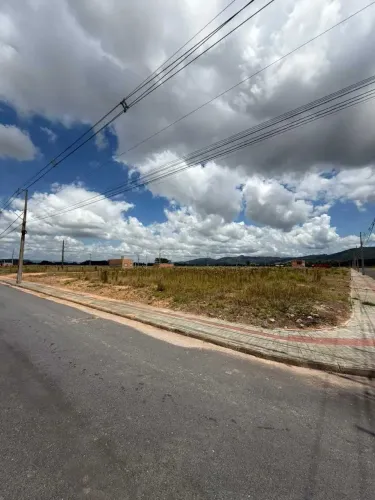 Terreno com área total de 1.940,26 m² em Ilhota