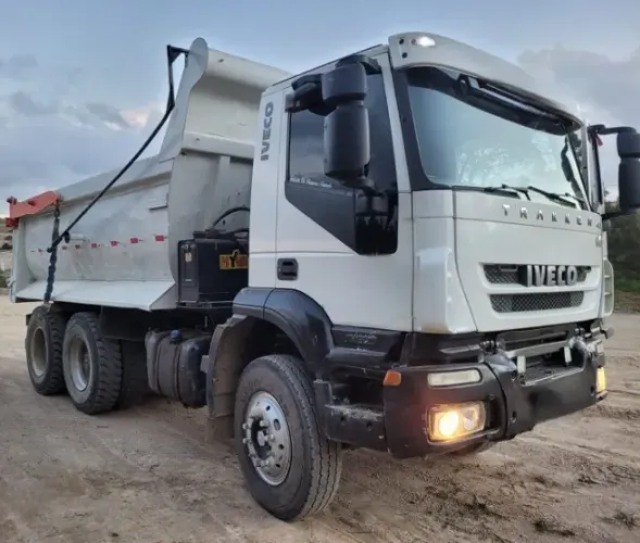 Caminhão Caçamba Iveco Trakker 380T420 - 2011 | Meia Cana 14m³