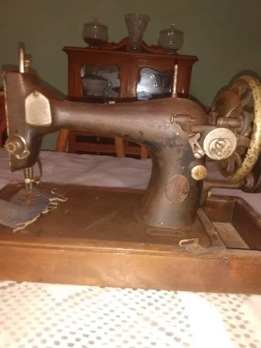 Máquina de costura antiga