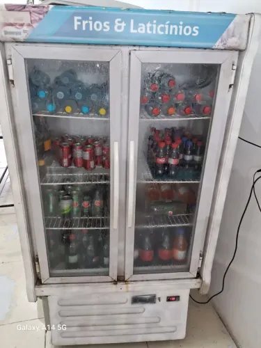 Vendo expositor duas portas