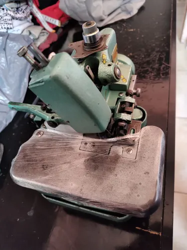 Maquina de costura overlock