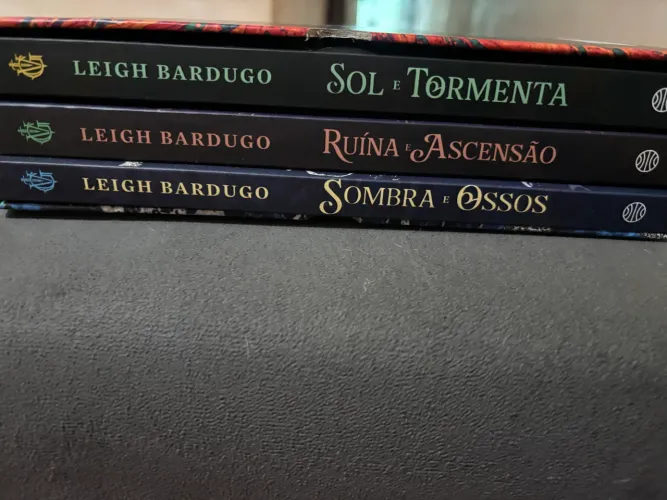 Sombra e ossos trilogia 