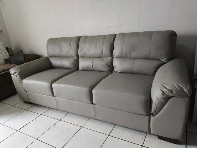 Sofá de couro legítimo 3 lugares cinza NOVO