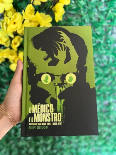Livro O Médico e o Monstro ( capa dura )