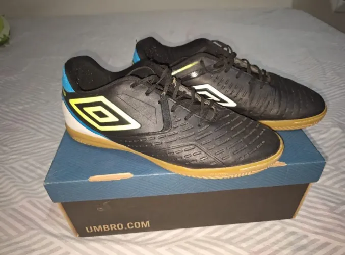 Vende se chuteira Umbro Score Futsal