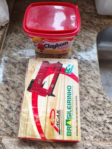 Grampeador brasileirinho com caixa de grampos