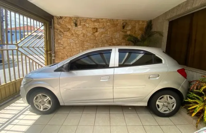 Chevrolet Onix Hatch LT 1.0 8V Flex Power Mec. 4P 2015