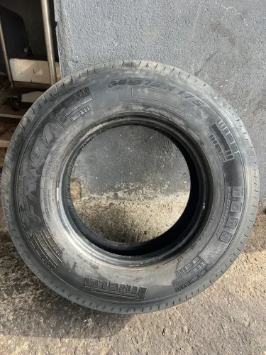 Pneus Pirelli original meia vida 235/75 R17.5