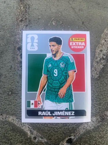 Figurinha legend prata Raul jimenez
