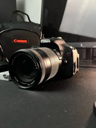 Vendo Cânon EOS T3i + Lente 18-135mm + 2 Baterias + Bag