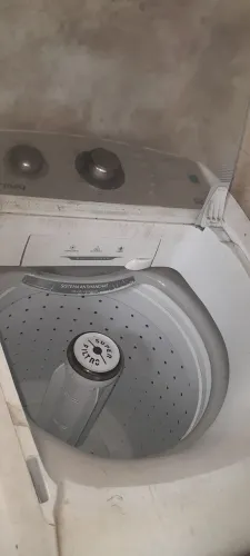 MÁQUINA DE LAVAR 12 KG COM DEFEITO