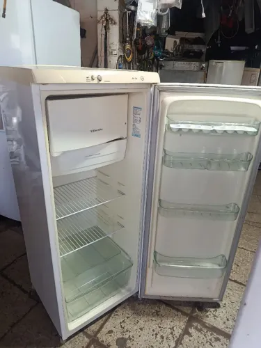 Geladeira 240L descarte