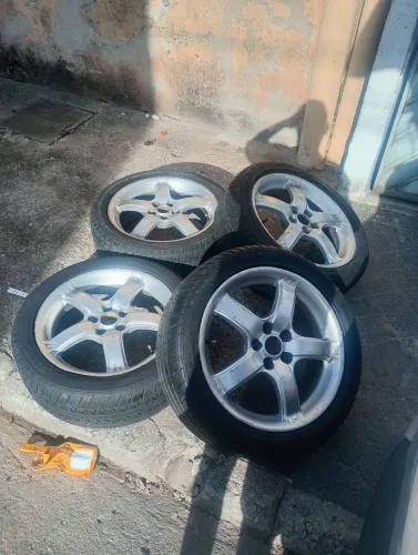 Roda 17 semi novas pneus bom para rodar