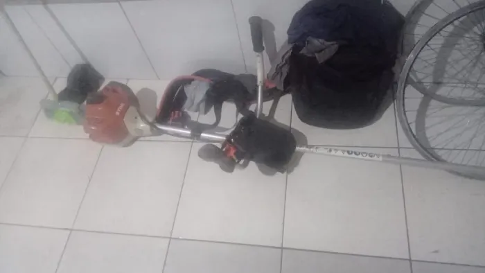 Vende uma roçadeira stihl 161 ela tá com o Guido quebrado e falta a tampa do tanque