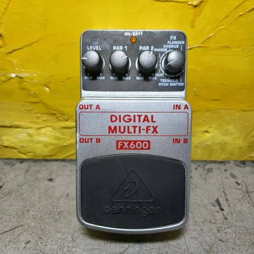 Pedal de guitarra multi FX (seminovo)