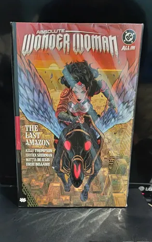 Hq Absolute Mulher-Maravilha importada compilando as edições 1 a 7. HQ nova, não usada.