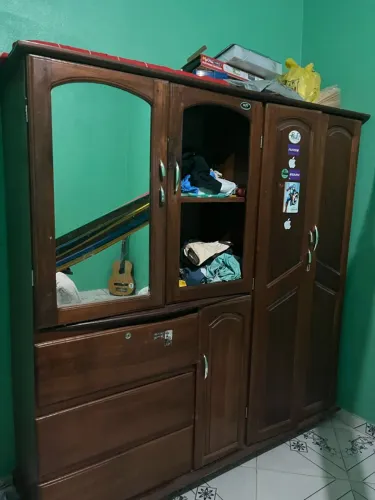 Guarda Roupa de Madeira