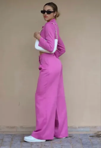 Conjunto de calça e cropped em alfaiataria rosa
