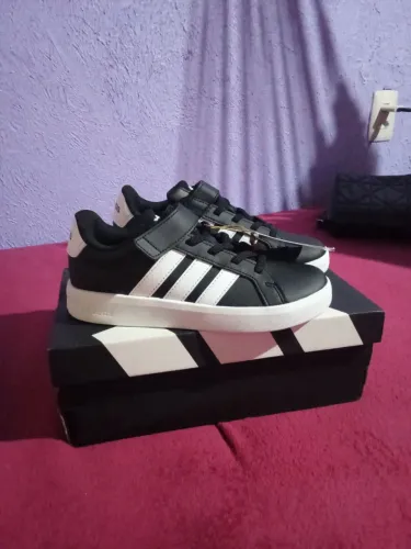 Tênis Adidas