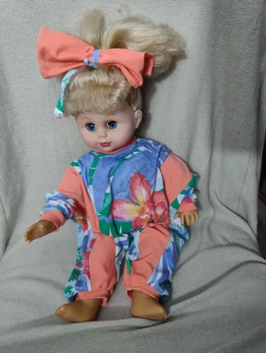 Boneca antiga que canta música de ninar em inglês funcionando 41cm com olhos de dormir