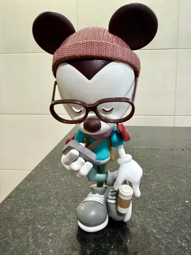 Hipster Mickey Disney Vinylmation 9" - Jerrod Maruyama (Exclusivo)