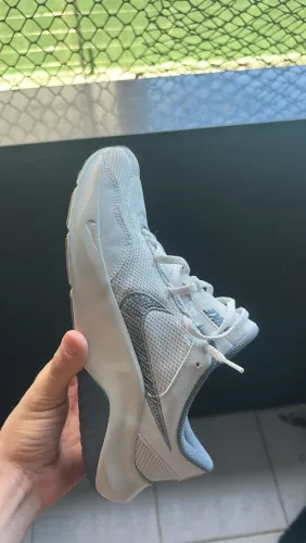 Tênis Nike usado 2 vezes, ficou pequeno!