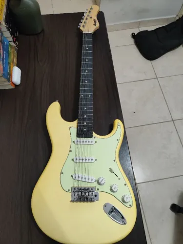 Guitarra stratocaster Tagima memphis