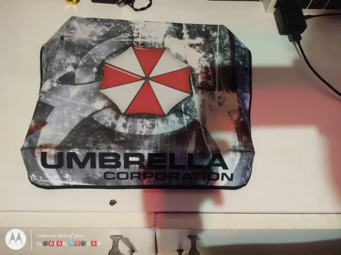 Capa anti poeira PS4 slim RESIDENT EVIL 