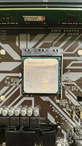 Kit Upgrade Ryzen 5 2400G + Placa Mãe B450M Gigabyte DS3H V2 + Cooler AMD Novo