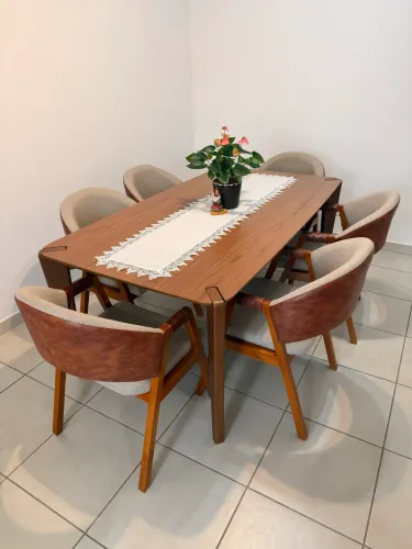 Mesa com cadeiras