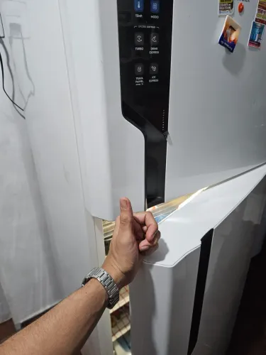 Geladeira Electrolux não gela embaixo entre em contato com assistência