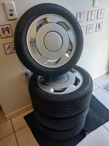 Roda orbital/futura 15" com pneus 195/55 em excelente estado!
