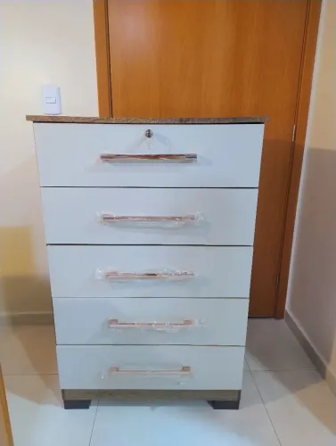 CÔMODA DE 5 GAVETAS