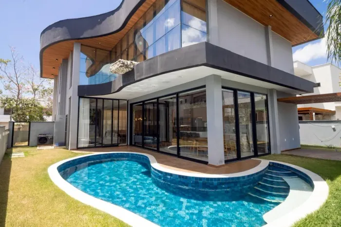 VENDO CASA DUPLEX DE ALTÍSSIMO PADRÃO NO CONDOMÍNIO ALPHAVILLE