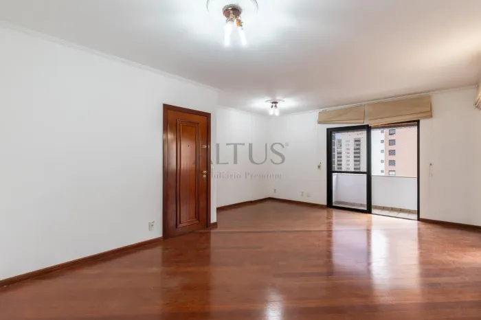 Oportunidade! Belo apartamento com mais de 150 m² para Retrofit no Cambuí Campinas/SP.