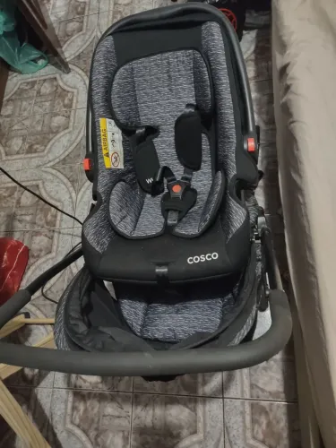 Carrinho de bebê +bebê conforto